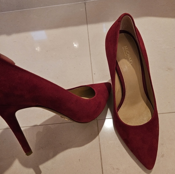 Pumps - Picture 2 of 3